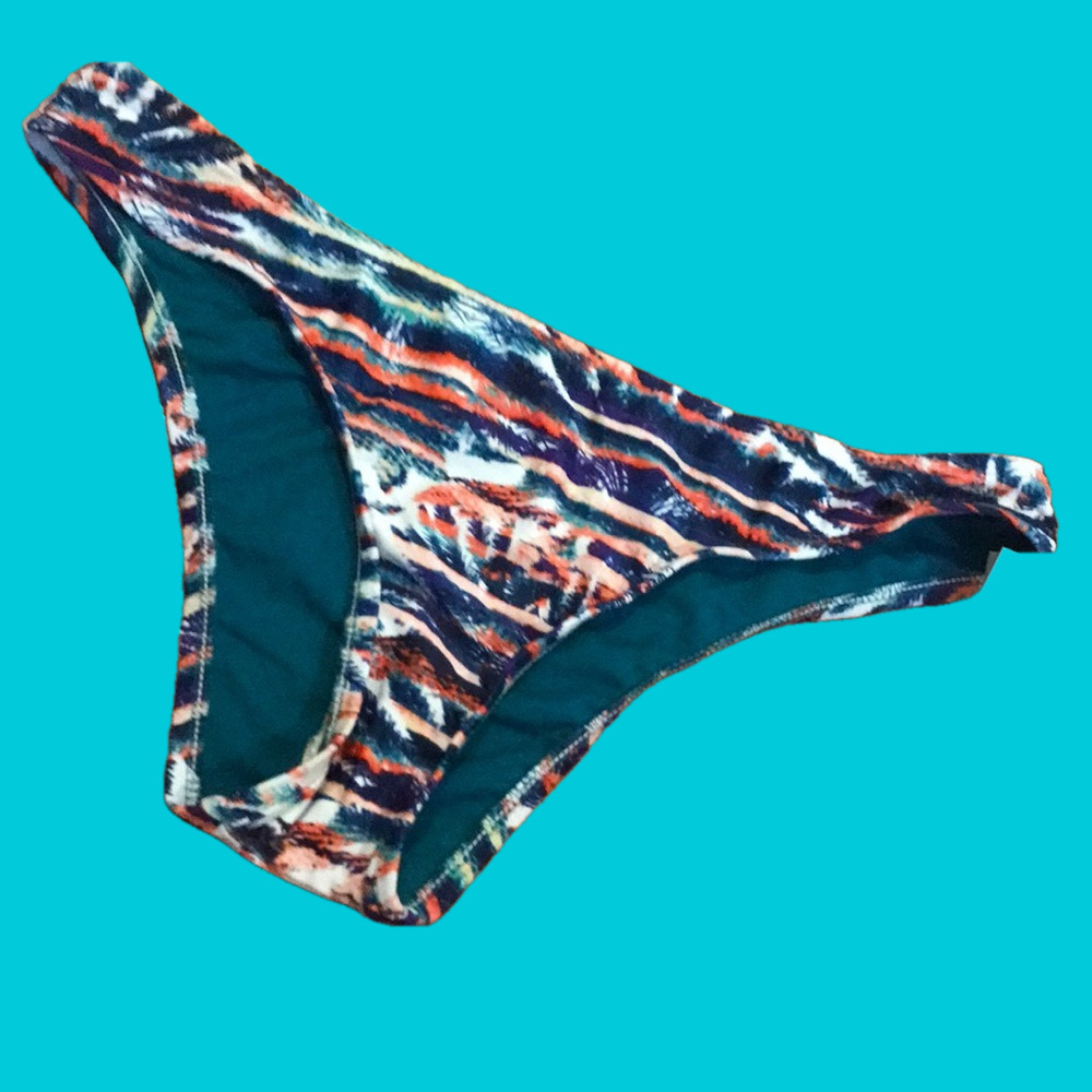 NWT women’s hipster swim bottoms L